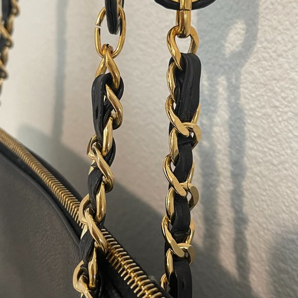 LARGE CHANEL Caviar Leather Shoulder Bag with Gold hardware - Picture 11 of 11